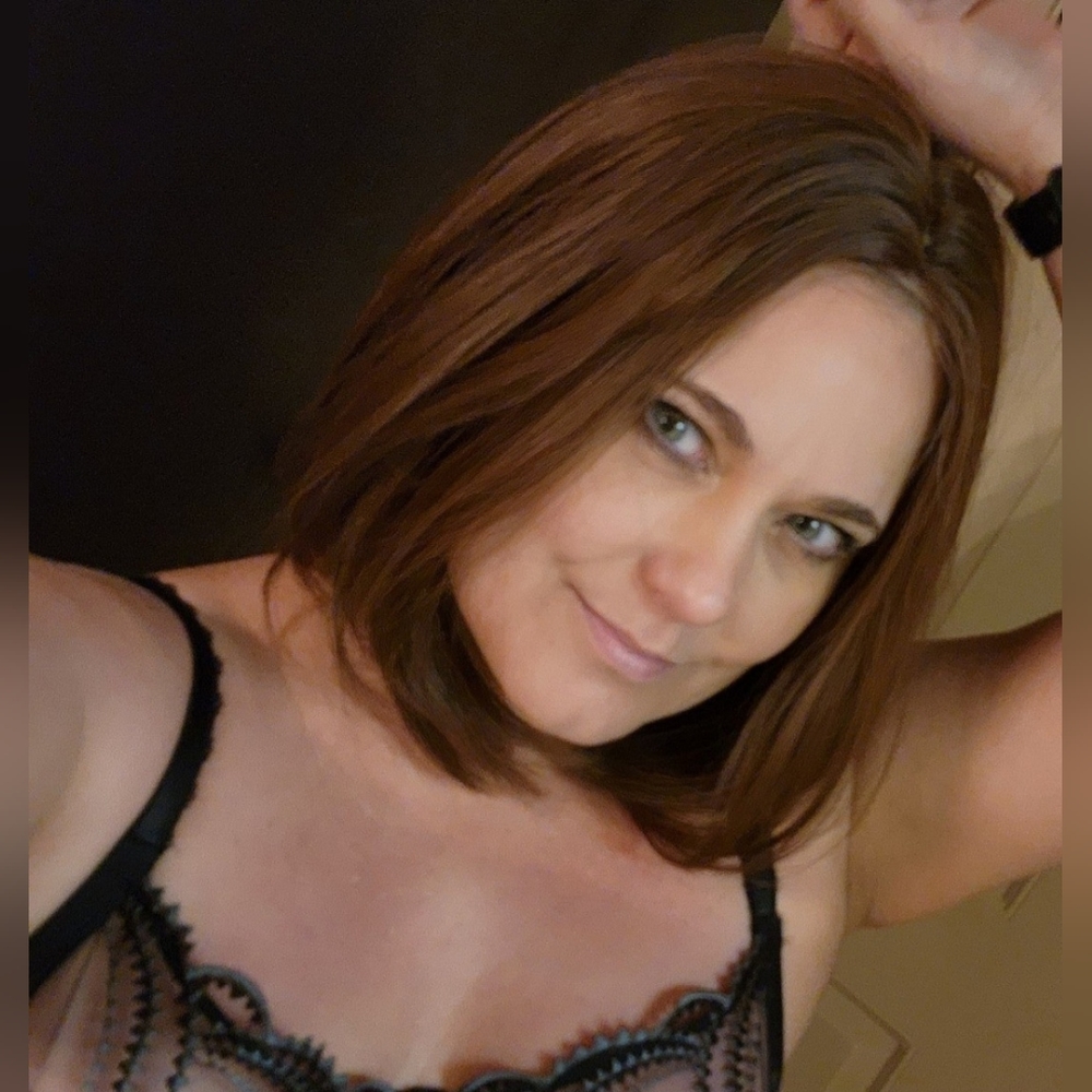 HAIRCUBE Brown 13" Bob Wig Beautiful Brown Color with subtle highlights